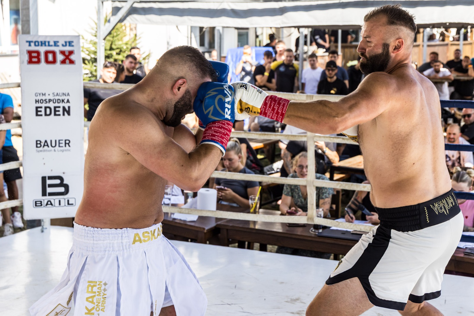 Box v Hospůdce v Edenu